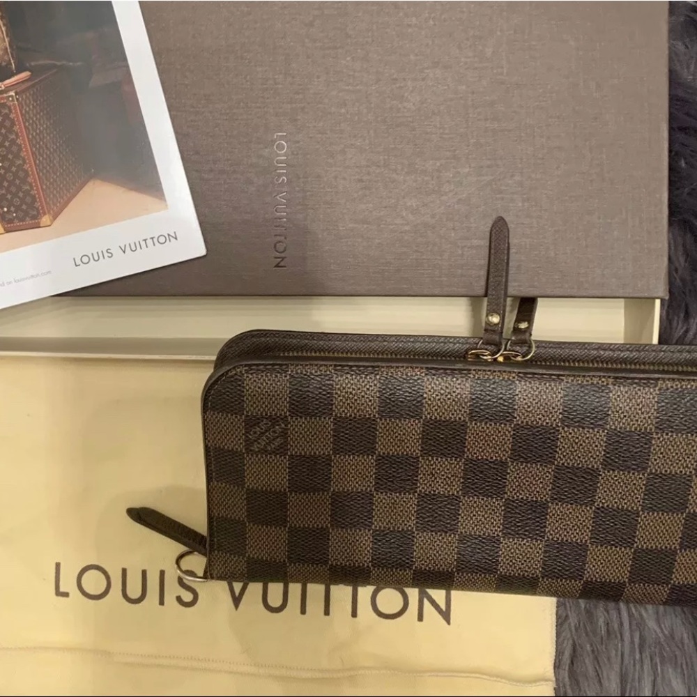 Authentic Louis Vuitton Damier Insolite wallet .